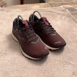 Brooks Ghost Running Shoes size 8